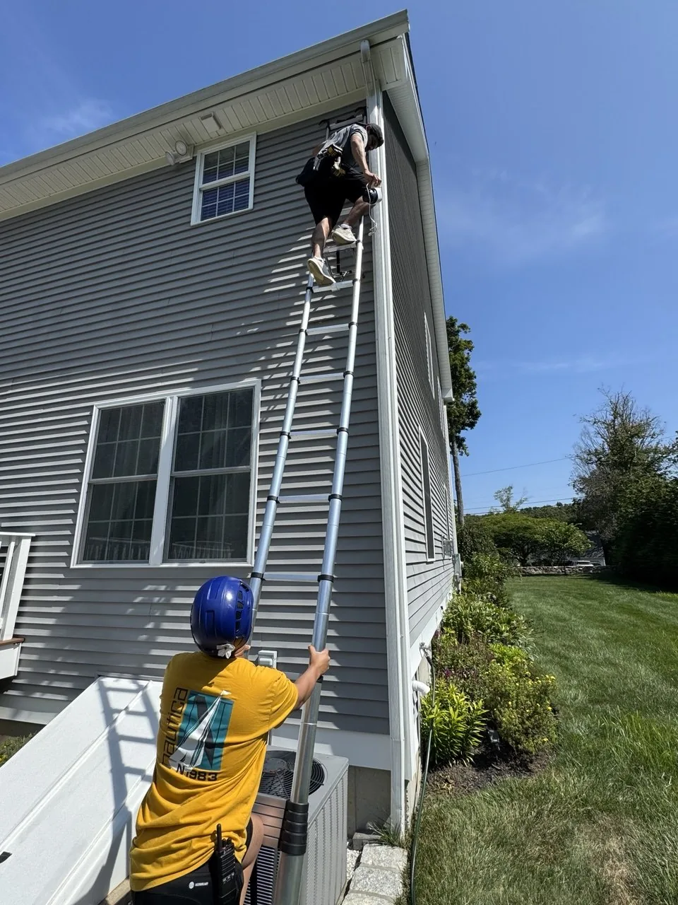 Instalação de câmera externa em uma casa em Connecticut